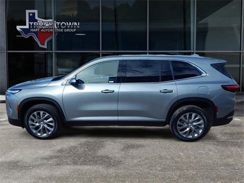 Used 2025 Buick Enclave Preferred image 7