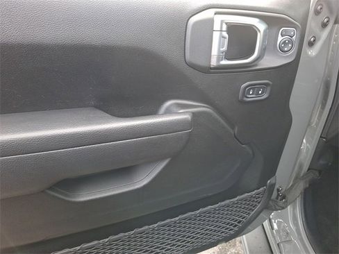 Used 2022 Jeep Wrangler Sport S image 12