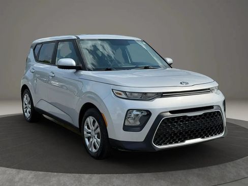 Used 2020 Kia Soul LX FWD image 2