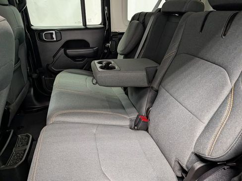 Used 2024 Jeep Wrangler Unlimited AWD/4WD image 12