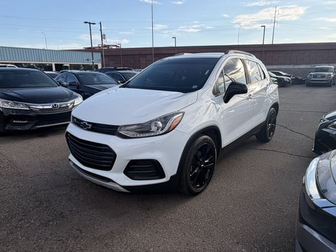 Used 2018 Chevrolet Trax LT w/ Redline Edition FWD image 1
