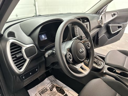 Used 2021 Kia Soul LX image 14