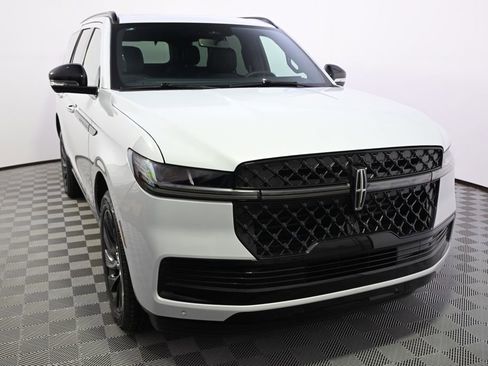 New 2025 Lincoln Navigator Reserve w/ Jet Appearance Package image 9