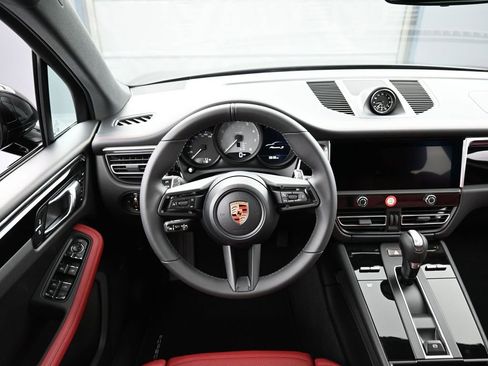 New 2026 Porsche Macan S image 18