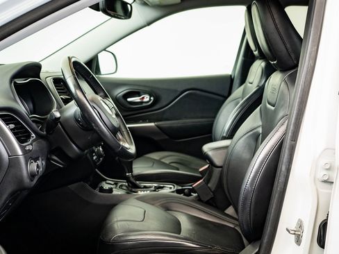 Used 2019 Jeep Cherokee Limited image 20