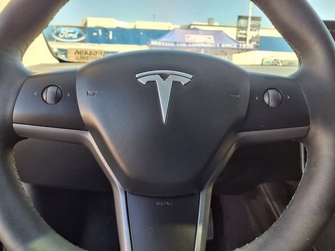 Used 2023 Tesla Model 3 Standard Range image 10