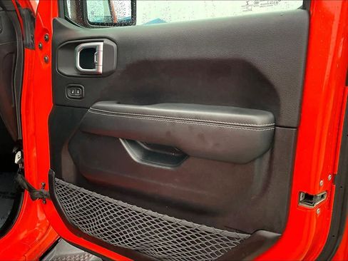 Used 2020 Jeep Wrangler Unlimited Sahara w/ Uconnect 4C Nav & Sound Group image 21