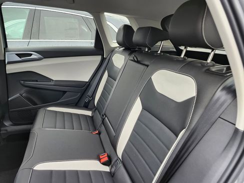 New 2025 Volkswagen Taos SEL image 10