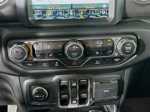 Used 2023 Jeep Wrangler Unlimited Sahara w/ Cold Weather Group AWD/4WD image 24