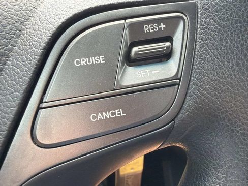 Used 2018 Hyundai Santa Fe SE FWD image 17
