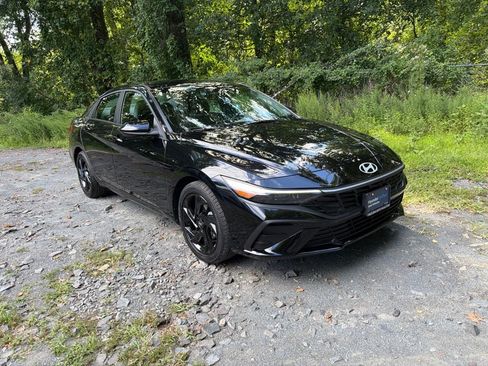 Certified 2026 Hyundai Elantra Sport FWD image 2