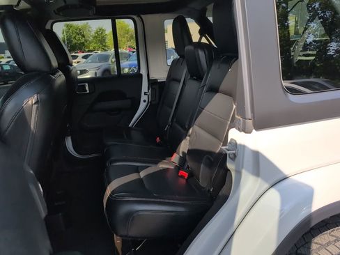 Used 2020 Jeep Wrangler Unlimited Sahara w/ Dual Top Group AWD/4WD image 27