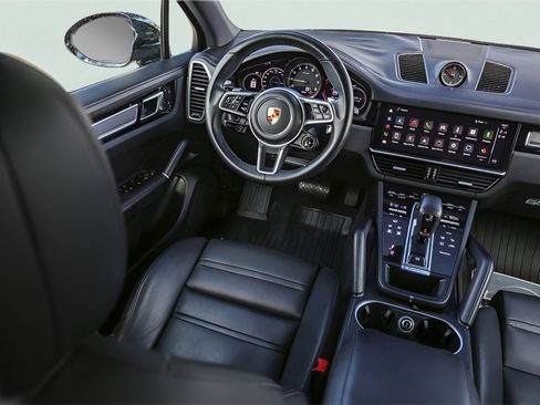 Used 2022 Porsche Cayenne Platinum Edition image 30