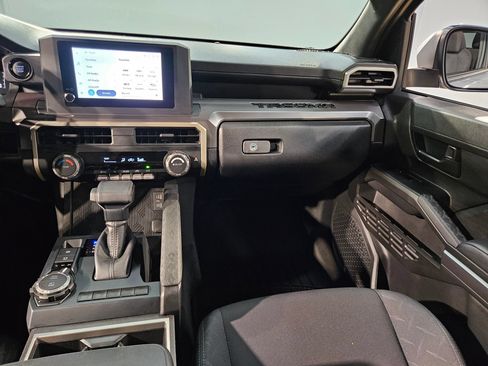 Certified 2025 Toyota Tacoma SR5 AWD/4WD image 11