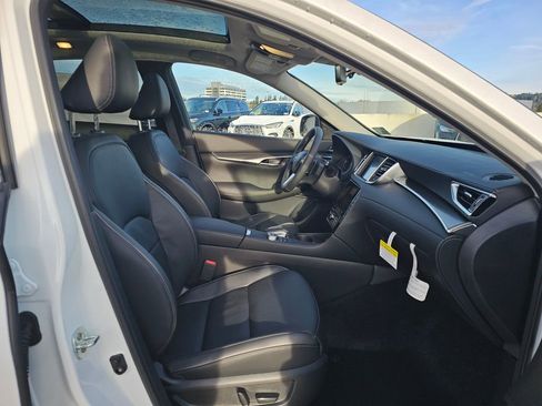 New 2025 INFINITI QX50 Luxe image 11