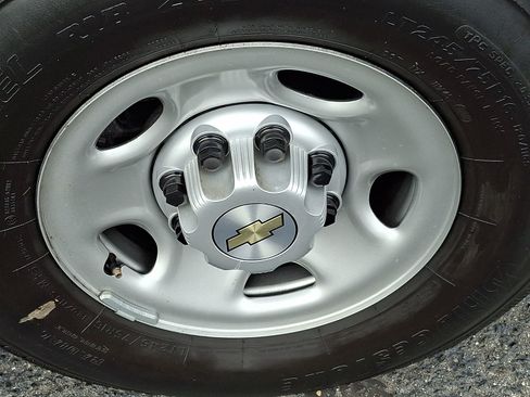 Used 2025 Chevrolet Express 2500 w/ Enhanced Convenience Package RWD image 8
