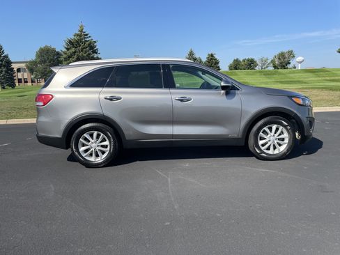Used 2017 Kia Sorento AWD image 6