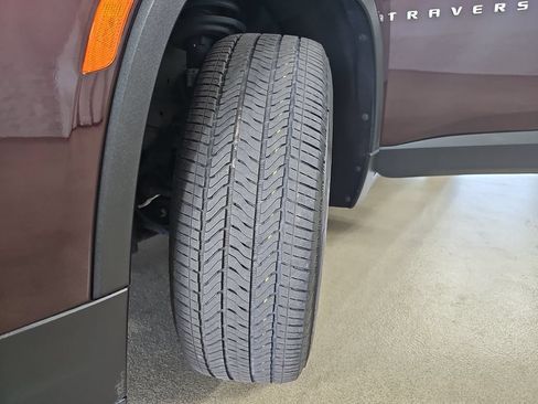 Certified 2023 Chevrolet Traverse LT FWD image 40