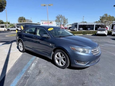 Used 2018 Ford Taurus SEL w/ Equipment Group 201A FWD image 2
