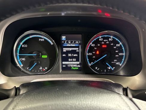 Used 2018 Toyota RAV4 XLE w/ Convenience Package AWD/4WD image 29