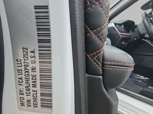 Used 2023 Jeep Grand Cherokee Summit w/ Luxury Tech Group V AWD/4WD image 43