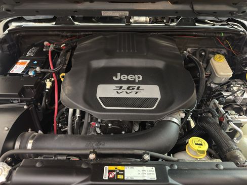 Used 2013 Jeep Wrangler Unlimited Rubicon AWD/4WD image 29