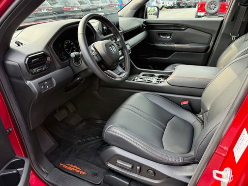 Used 2025 Honda Pilot TrailSport image 24