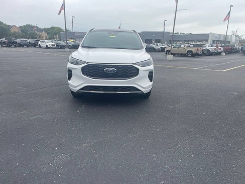 Used 2023 Ford Escape ST-Line w/ Tech Pack #1 AWD/4WD image 2
