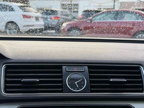 Used 2017 Volkswagen Passat 1.8T SE image 36