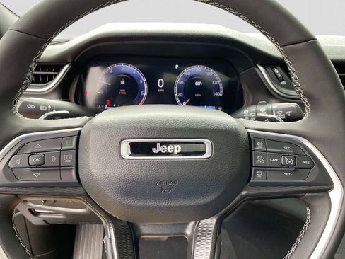 Certified 2025 Jeep Grand Cherokee Laredo X w/ Luxury Tech Group I AWD/4WD image 16