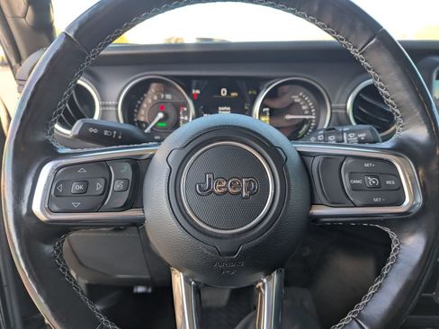 Used 2022 Jeep Wrangler Unlimited Sahara w/ Cold Weather Group image 19