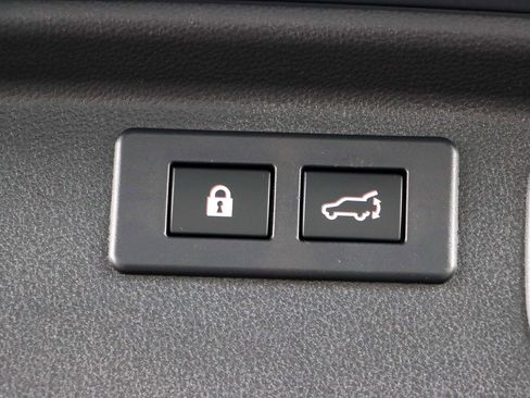 Used 2023 Subaru Forester Premium image 30