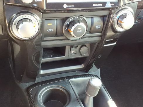 Certified 2022 Toyota 4Runner TRD Off-Road Premium w/ Moonroof Package AWD/4WD image 27