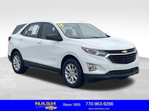 Used 2018 Chevrolet Equinox LS FWD image 1