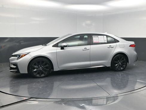 Used 2024 Toyota Corolla SE image 3