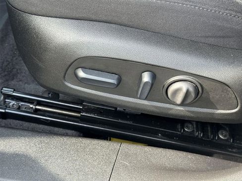 Used 2025 Chevrolet Malibu LT FWD image 32