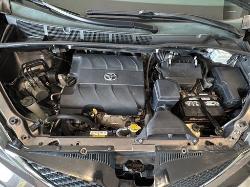 Used 2014 Toyota Sienna SE FWD image 44