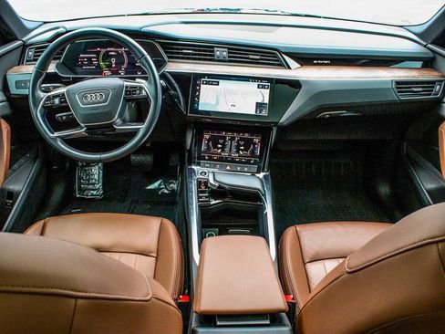 Used 2022 Audi e-tron Premium w/ Convenience Plus Package image 37