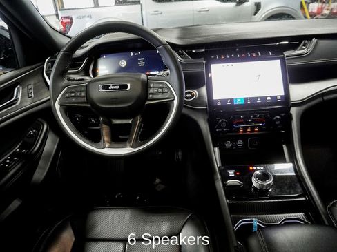 Used 2024 Jeep Grand Cherokee Limited w/ Luxury Tech Group II image 11