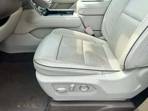 Used 2023 GMC Yukon Denali w/ Denali Reserve Package AWD/4WD image 38