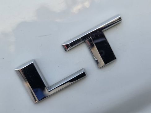 Used 2023 Chevrolet Silverado 1500 LT AWD/4WD image 9