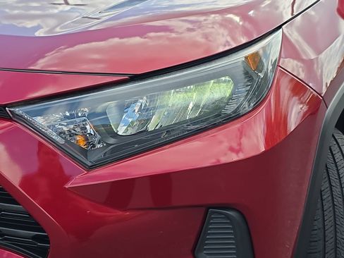 Used 2021 Toyota RAV4 LE image 29