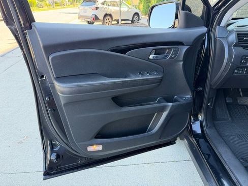 Used 2017 Honda Pilot Touring image 11