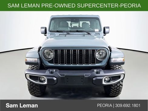 Used 2025 Jeep Gladiator Sport image 2
