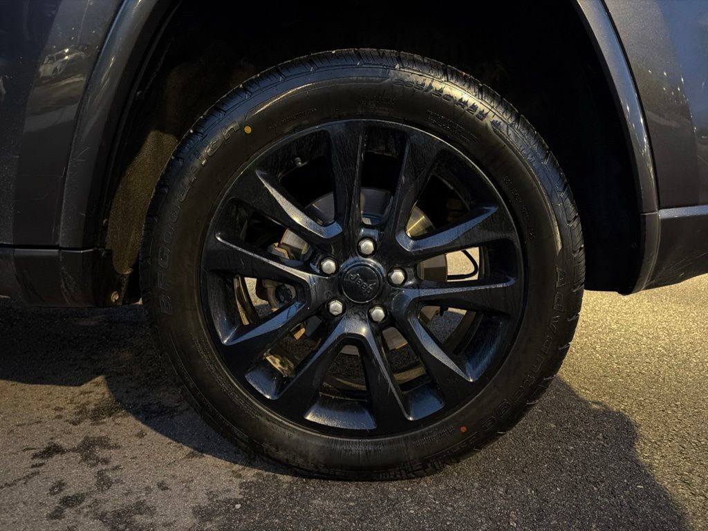 Used 2017 Jeep Grand Cherokee Altitude AWD/4WD image 34