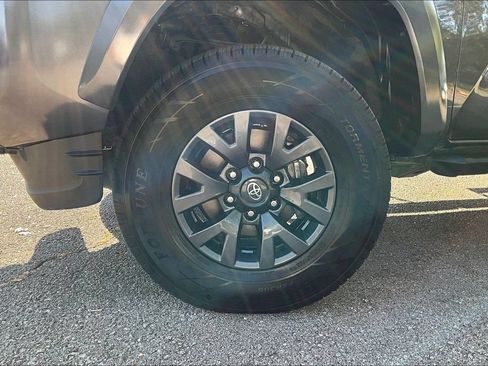 Used 2024 Toyota Tacoma TRD Sport AWD/4WD image 11