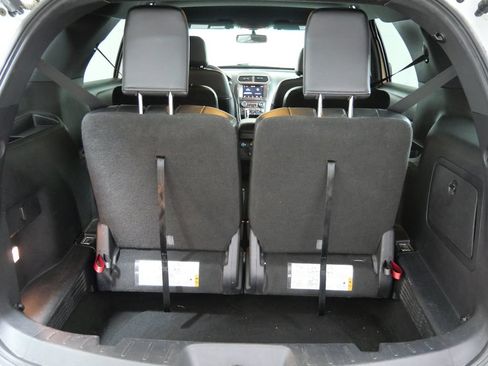 Used 2017 Ford Explorer XLT w/ Equipment Group 202A AWD/4WD image 6