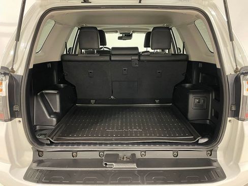 Used 2022 Toyota 4Runner SR5 Premium w/ Moonroof Package AWD/4WD image 4