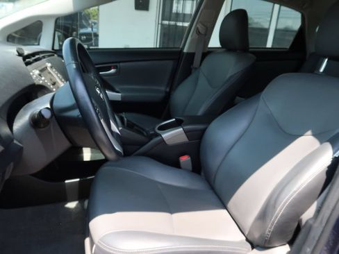 Used 2015 Toyota Prius Four w/ Deluxe Solar Roof Package FWD image 5