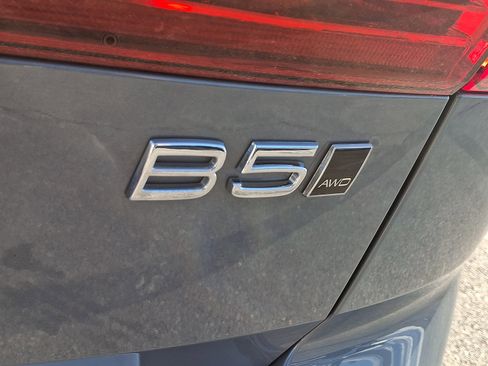 Used 2023 Volvo XC60 B5 Plus image 32